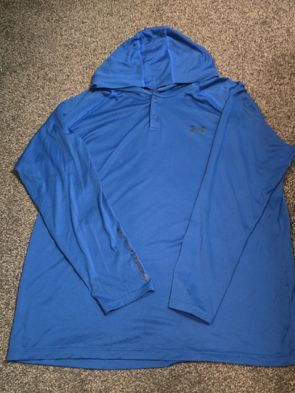 Under Armour Heat GearMen’s Royal Blue Hooded Long-Sleeve Shirt
